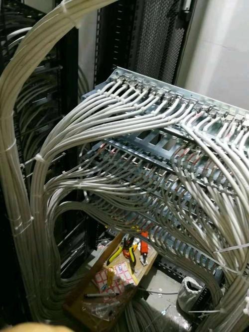 大花岭电脑维修网络维护监控设备安装机房线路整理搭建
